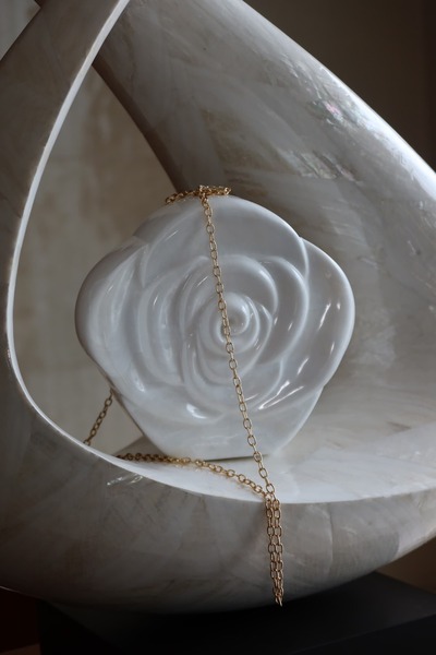 Moom Bag Women's White Rose Mica Chain Shoulder Bag