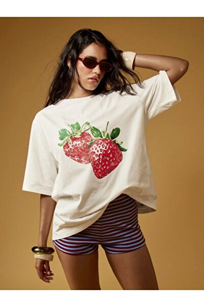Kaptins Women's White T-Shirt Strawberry Pattern Printed T-Shirt Cotton