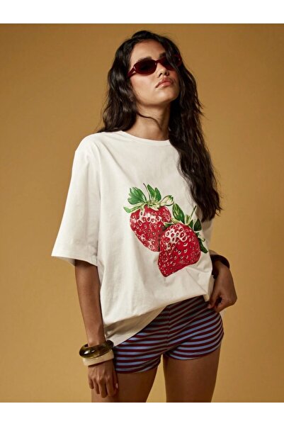 Kaptins Women's White T-Shirt Strawberry Pattern Printed T-Shirt Cotton