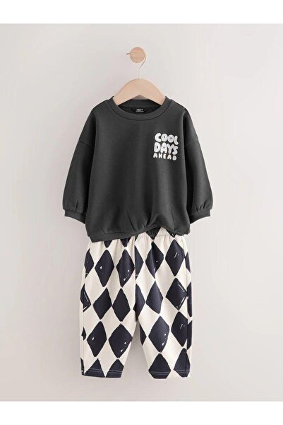 MİO طقم مكون من سويت شيرت مطبوع عليه شعار من 3 خيوط للأولاد وبنطلون رياضي مطبوع عليه مربعات