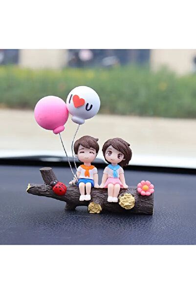 SHO A piece to decorate your car (a boy and a girl on a tree branch) in a creative scene that adds beauty to your car dashboard.