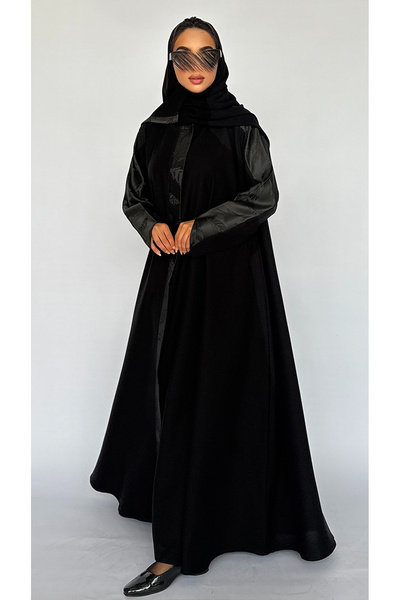 outline Black abaya with a central zipper and a quarter-circle with jacquard fabric overlay