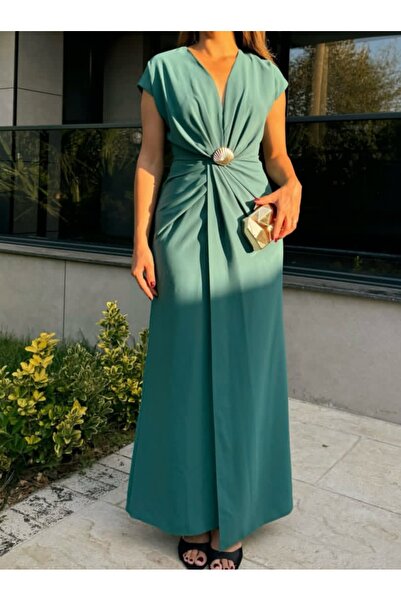 Elizar Moda YEŞİL KOLSUZ GOLD TOKA DETAY ELBİSE