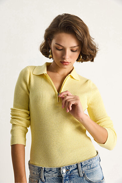 Bianco Lucci Women's Zippered Sweater 20246337