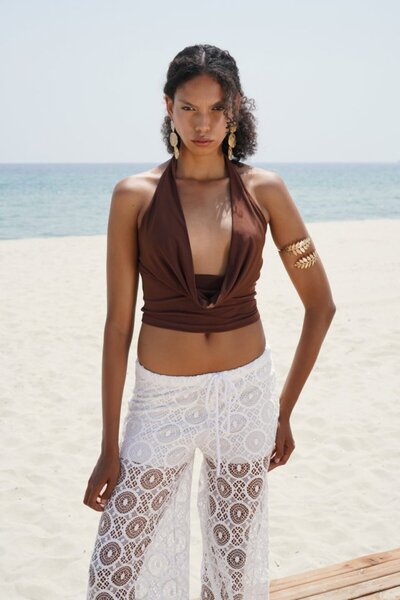 Modayakamoz Crop with Embroidered Collar