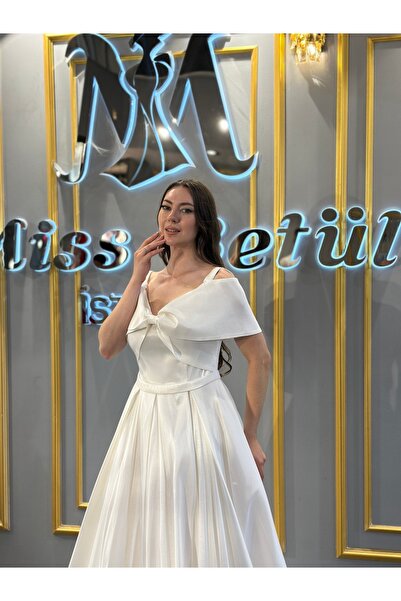 MissBetül Sade Düz Kloş Kesim Fiyonk Detaylı Abiye Nişan Elbisesi