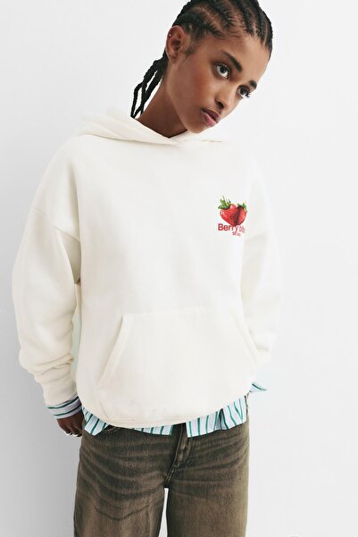 Pull & Bear Kapüşonlu çilekli sweatshirt