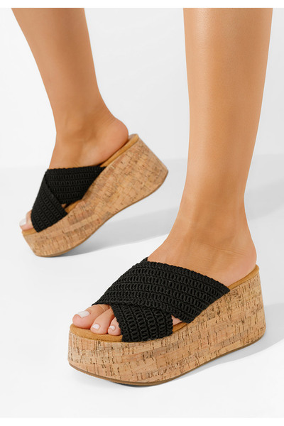 B T Shoes Černé pantofle na platformě Sousie