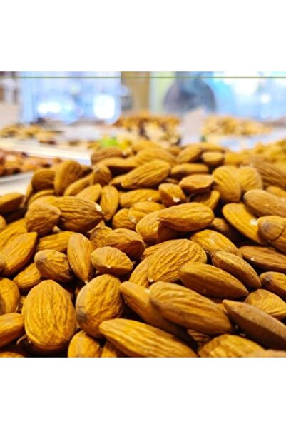 Nuts اللوز الخام (1 كجم)