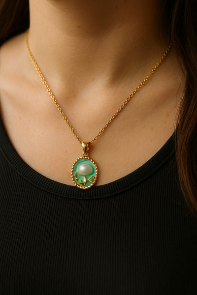 Hazard Pearl Bud Necklace