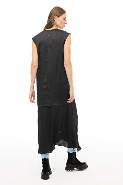 Perspective Black Round Neck Floral Midi Dress