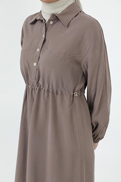 Loreen Γυναικείο φόρεμα με λαιμόκοψη πόλο με κορδόνι στη μέση – 20693ELB - MINK