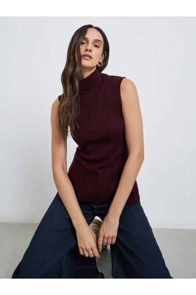 Styli Burgundy Ribbed Turtleneck Sleeveless Sweater