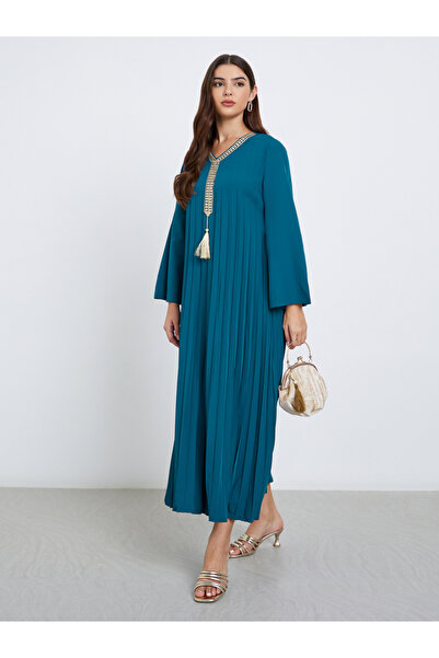 Styli جلابية ماكسي مطوية باللون الأزرق الفيروزي مع تفاصيل شرابة