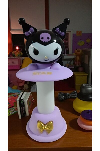 FAMEMUS ACCESSORY Kuromi Kafa Sallayan Gece Lambası Boyut: 18 cm