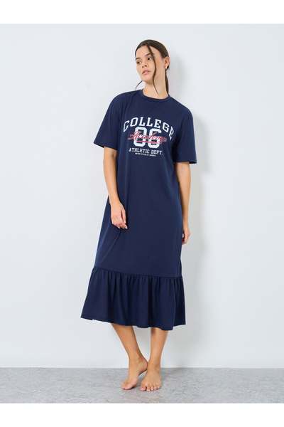 Styli فستان نوم تي شيرت بطبعة جرافيكية وحافة مكشكشة عميقة