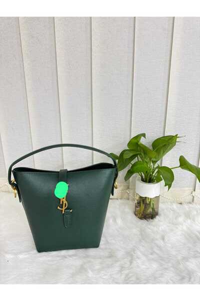 CHL Shoulder bag, an exact copy of the famous brand. It comes with a box, a bag, and a warranty card with the same brand name.