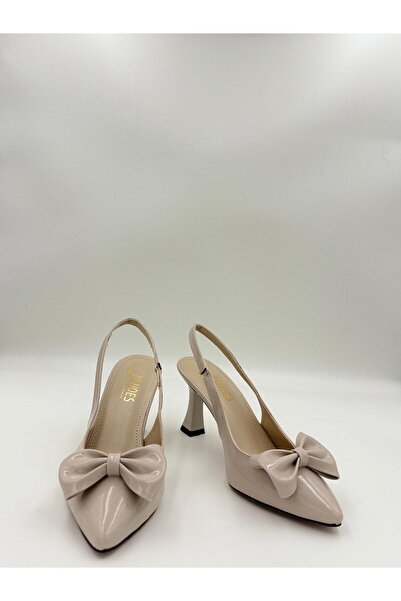 adelix Kadın Fiyonklu Rugan Topuklu Ayakkabı – Neolit Taban Krem