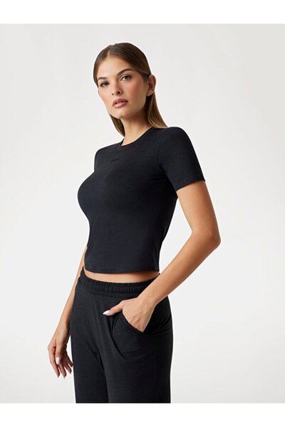 Guess Aki Kadın Aktif Slim Fit T-Shirt