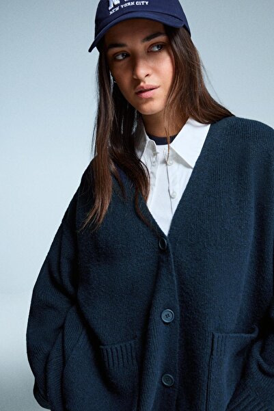 Bershka V-neck buttoned cardigan