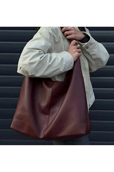 Shero shoes حقيبة كتف كبيرة الحجم من BTG باللون الأحمر الداكن – مظهر أنيق وفاخر