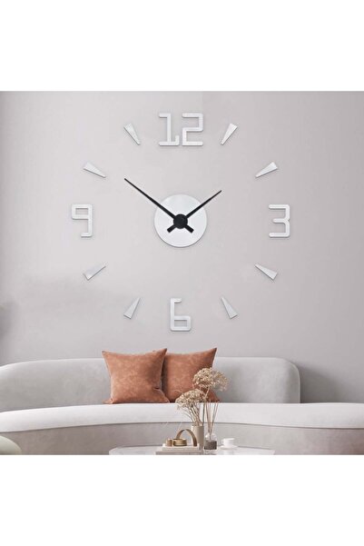 Marktna Distinctive wall clock made of shiny silver acrylic