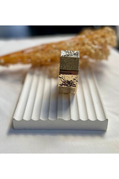 saren aksesuar & takı سوار من الفولاذ الذهبي السميك مزخرف بتفاصيل مربعة