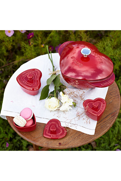 STAUB 1100006 Heart-Shaped Cast Iron Pot, 20 cm, 1.75 l,Induction oven up to 500C,Enamel coating,Red