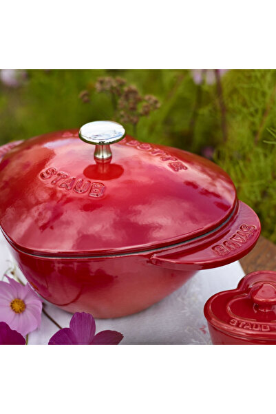 STAUB 1100006 Heart-Shaped Cast Iron Pot, 20 cm, 1.75 l,Induction oven up to 500C,Enamel coating,Red