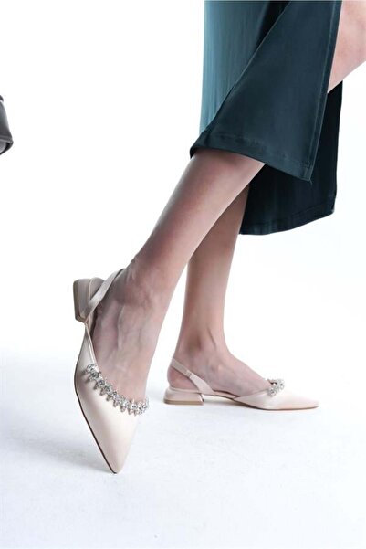 Les Passent Women's Cream Skin Satin Stone Open Back Elastic 2.5 cm Short Block Heels