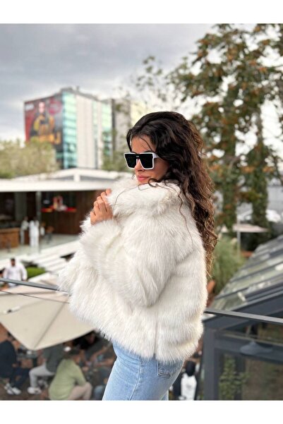 AYKA WEAR Aykawear Faux Premium Fur with Pockets and Snap Fasteners