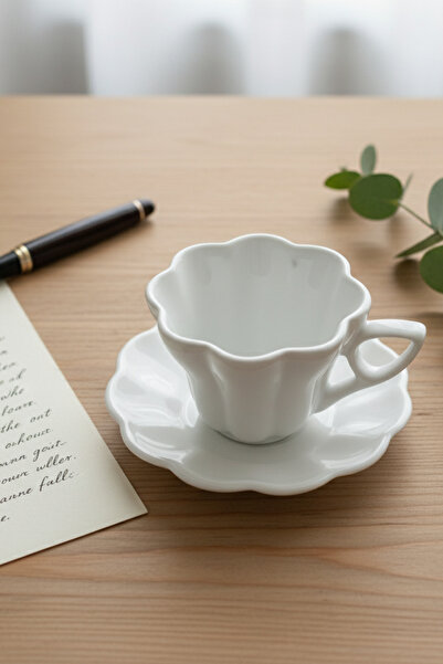 Minole Zarif Papatya Desenli Tabaklı Kahve Fincanı - Beyaz