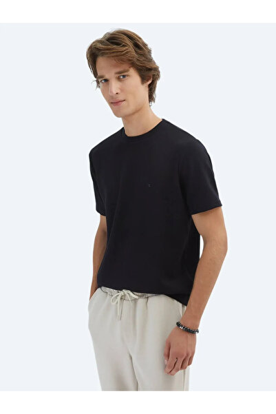 Kip Регулярний крій, комір-стійка, базова футболка, чорна TSH-1859