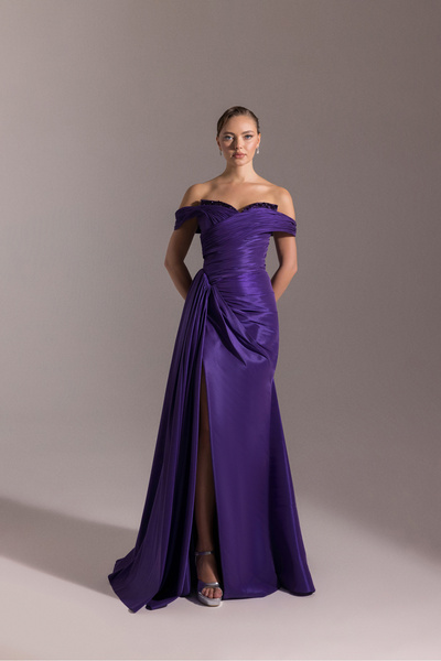 Kenzel Göğüsü İşlemeli Yırtmaçlı Pliseli Uzun Abiye Elbise