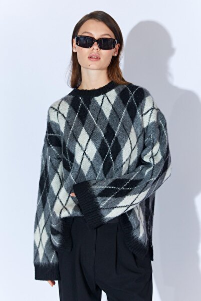 TENA Women's Black Diamond Patterned Embroidered Casual Knit Sweater