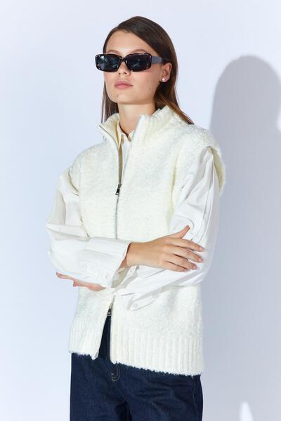 TENA Women's Ecru Zippered Boucle Vest