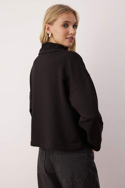 Trendyol Collection Černá Silná bez šardonu Detailní pohodlná pletená mikina s ležérním/ležérním střihem TWOAW26SW00010