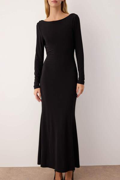 Trendyol Collection Černé pletené maxi šaty bez podšívky s detailem na zádech TPRAW26EL00029