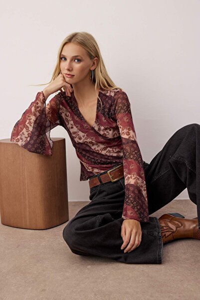 Trendyol Collection Πολύχρωμη μπλούζα Boho/Boho Chic με στάμπα με λαιμόκοψη σε σχήμα V, ισπανικό μανίκι, ελαστική πλεκτή μπλούζα TWOAW26BZ00239