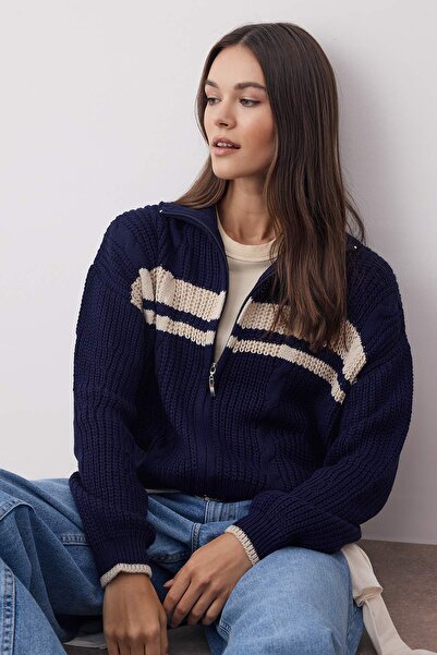 Trendyol Collection Cardigan de tricotaj cu guler ridicat, de culoare albastru bleumarin, blocat TWOAW24HI00238