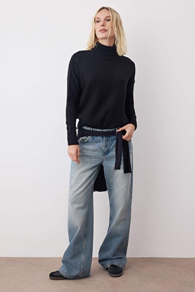 Weich strukturierter schwarzer Strickpullover – Wide Fit TWOAW23KZ00469