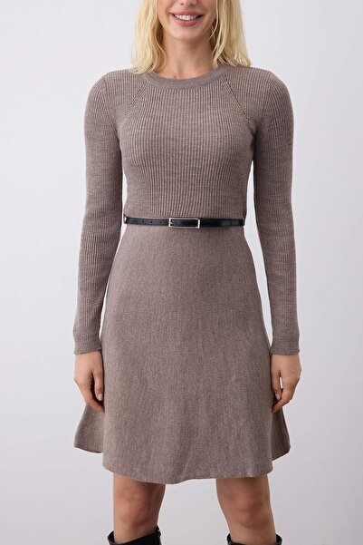 Trendyol Collection Μίνι πλεκτό φόρεμα σε γραμμή Α με ζώνη TWOAW26EL00055