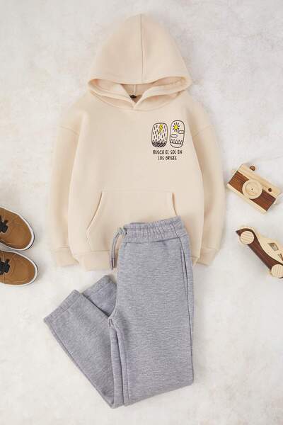 TRENDYOLKIDS Ecru Boys' 100% Cotton Slogan Print Hooded Oversize Knitted Bottom - Top Set Tkdaw26Au00035