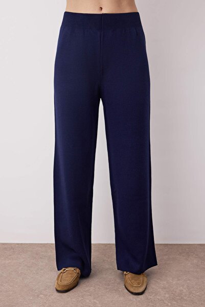 Trendyol Collection Синій комплект з 3 предметів: кардиган, блуза та штани з трикотажу TWOAW26AU00049