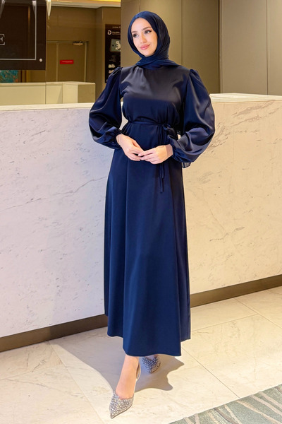 Tesettür Diyarı Σατέν Ναυτικό Μπλε Φόρεμα - Μπαλόνι μανίκι και λεπτομέρεια δε...