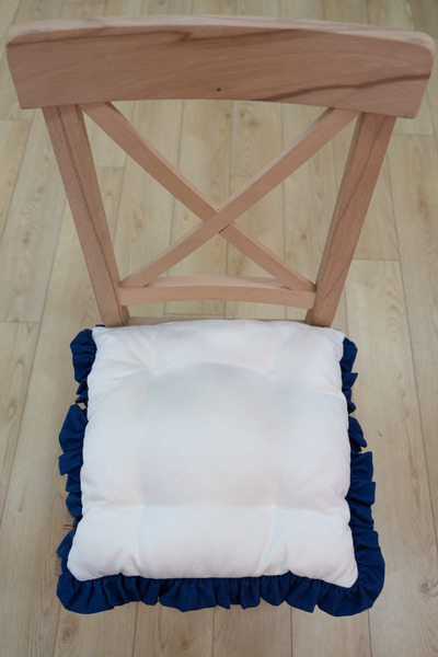 GOCCIA Mavi Beyaz Fırfırlı Özel Dikişli Sandalye Minderi Dolgulu Kare Bağcıklı Yıkanabilir 40x40 cm