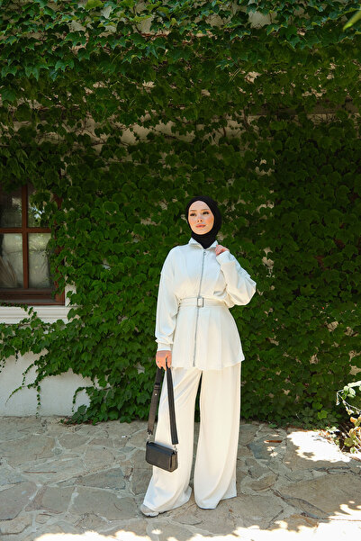 LOCCO بدلة نسائية بتفاصيل مطويّة عند الخصر باللون الأبيض