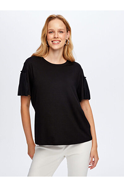 Faik Sönmez Kolları Pilise Detaylı Yuvarlak Yaka T-Shırt W26TSH079