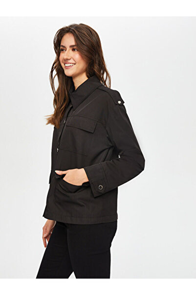 Faik Sönmez Kare Astarlı Cep Detaylı Kısa Trençkot 002