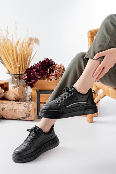 NOVELLAM SHOES حذاء رياضي نسائي يومي مريح من إليندا باللون الأسود مع ضمان